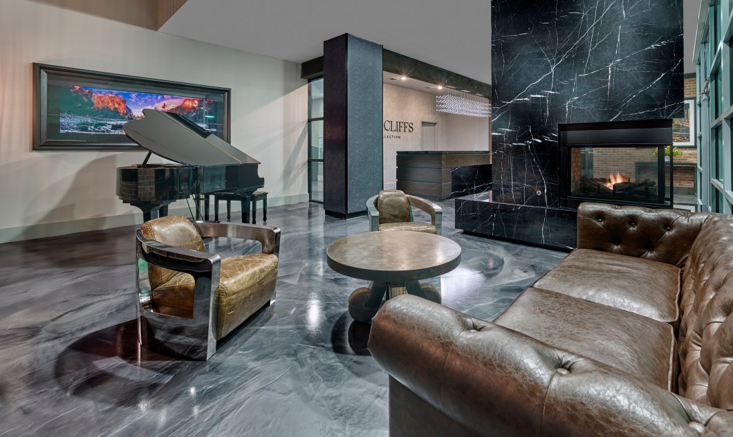 TheCliffs Lobby 1